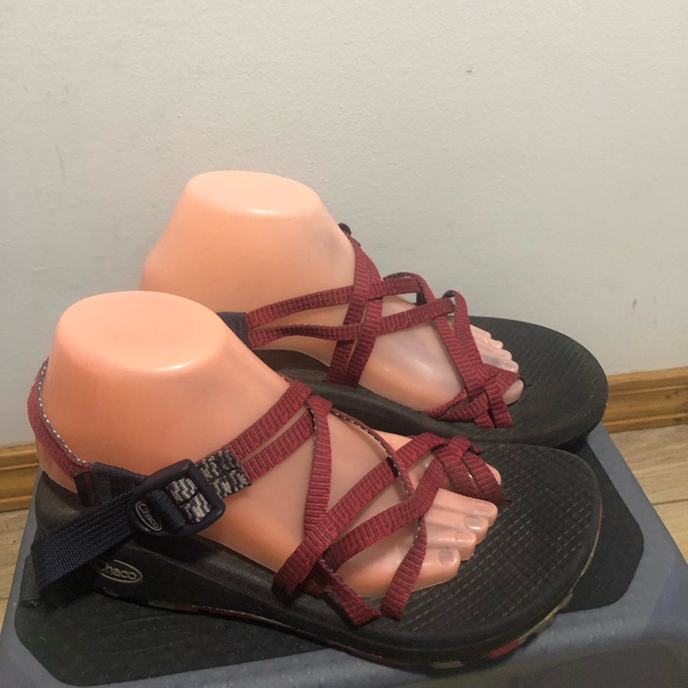 Chaco Women's Strappy Sandals in Maroon and Black Size W9